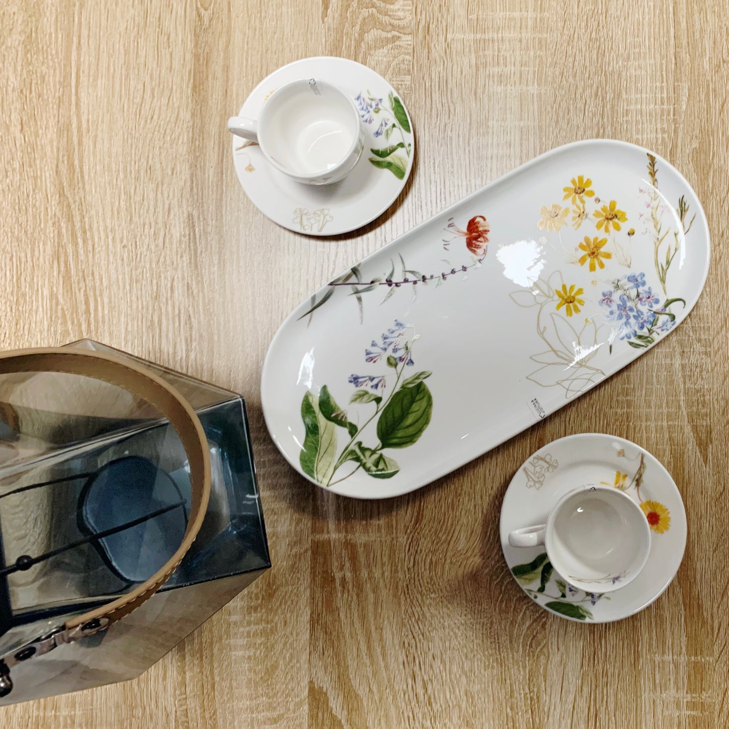 Piatto Ovale "Incontro Primaverile" – Porcellana New Bone China con Motivo Floreale