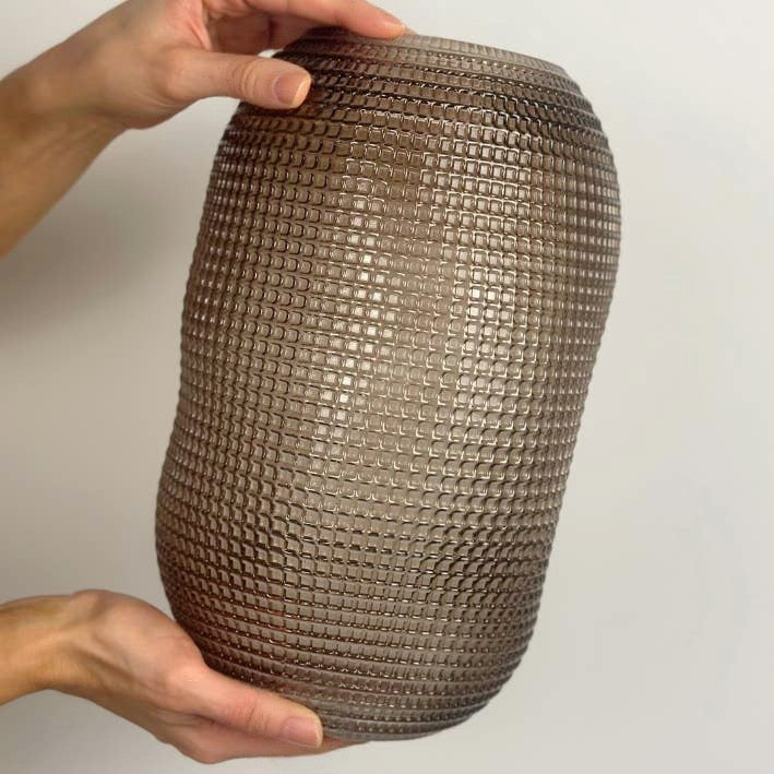 Vaso contemporaneo in vetro strutturato