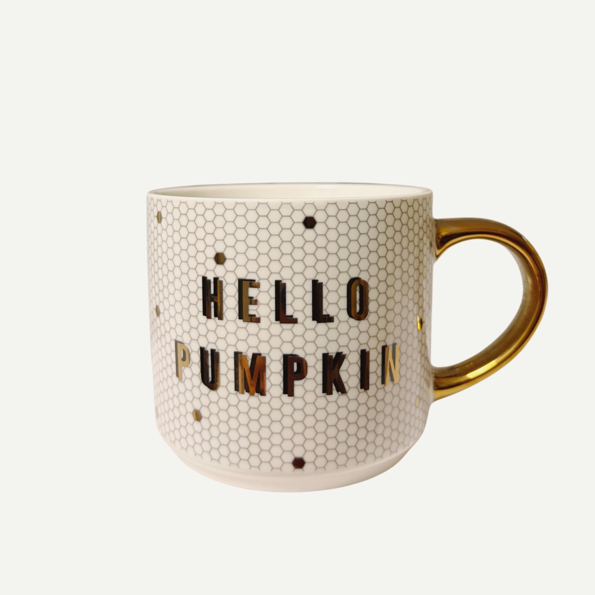 Tazza in ceramica Hello Pumpkin vista laterale, manico dorato, dettaglio decoro nido d'ape con inserti oro